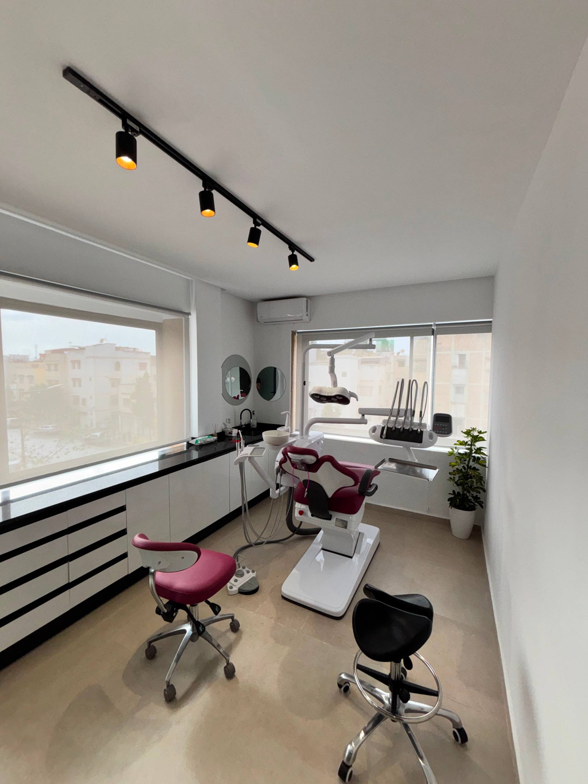 Deuxième salle de soins du cabinet dentaire Pure Dental Center Témara
